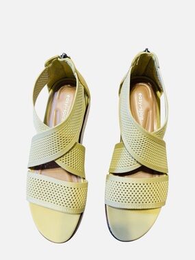 🌟🌼NIB EASY SPIRIT YELLOW EANDER 2 Women's Yellow Crisscross Knit Sandals